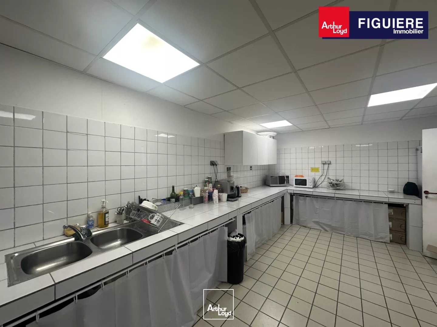 Local d'activités à LOUER sur la ZI DE LA VERDIER à VELAUX