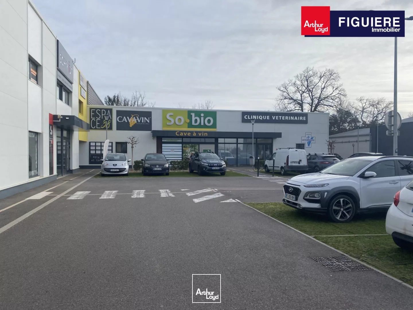 Emplacement PRIME zone du TUBE Istres 585m² à louer