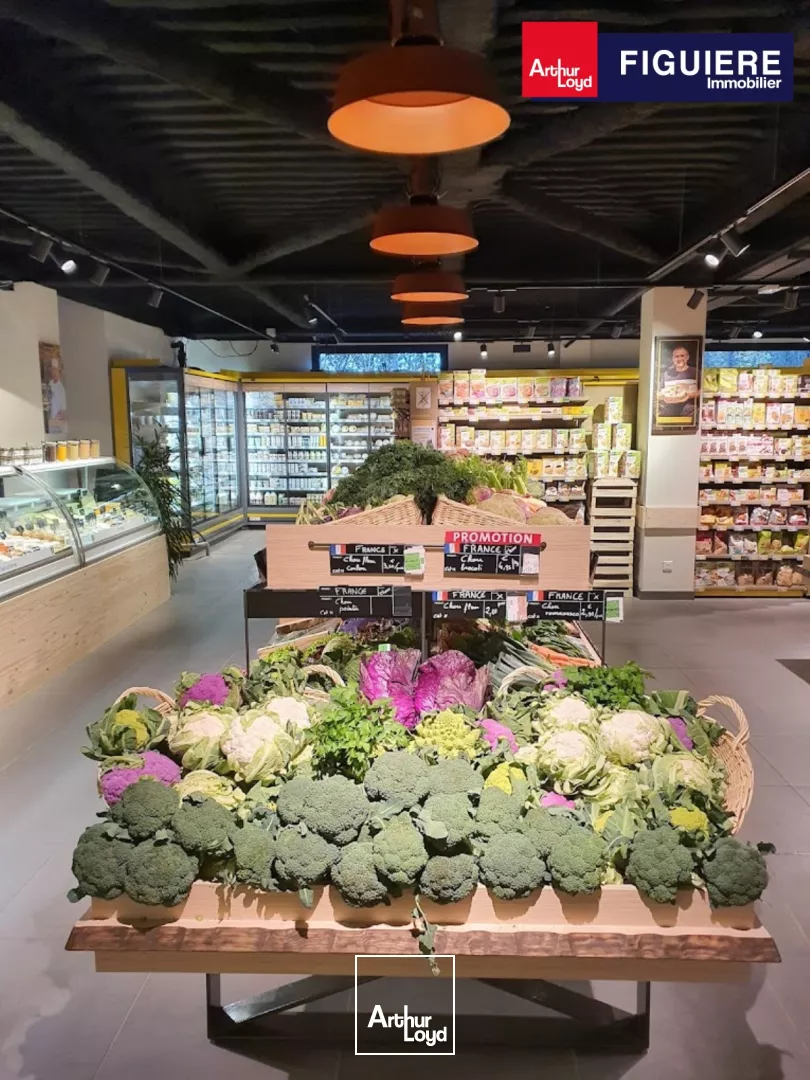 Emplacement PRIME zone du TUBE Istres 585m² à louer