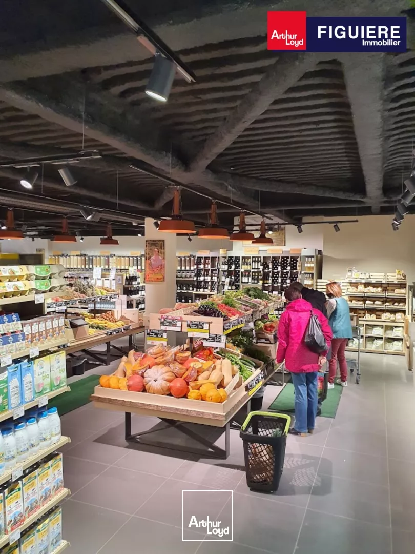 Emplacement PRIME zone du TUBE Istres 585m² à louer