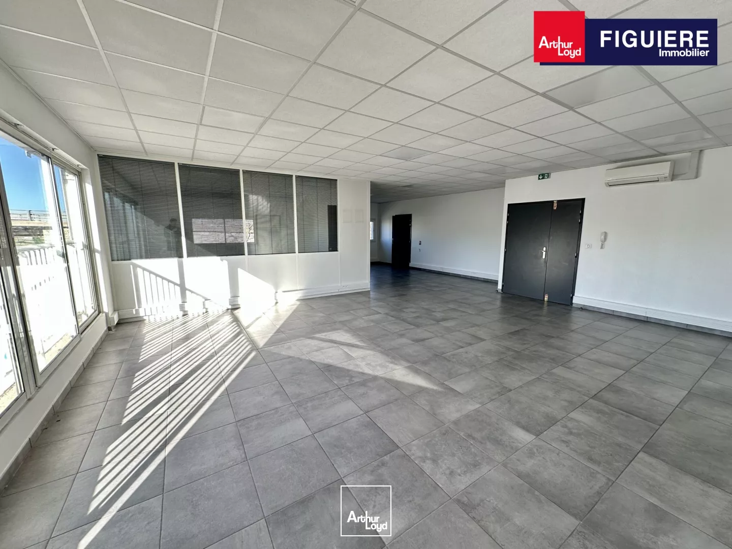 BUREAUX À LOUER À MEYREUIL EN BORDURE DE D6