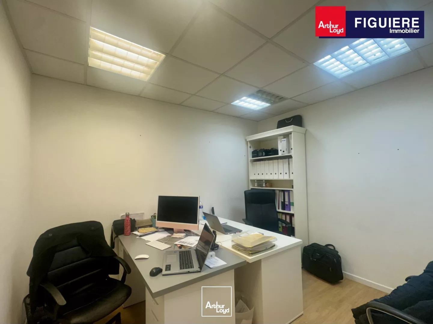 En EXCLUSIVITE - Locaux d'activités à VENDRE sur SAINT CANNAT.