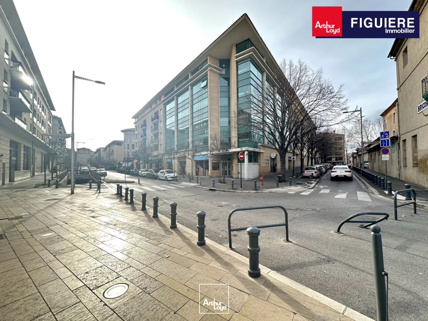CENTRE VILLE D'AIX, BUREAUX À LOUER EN ÉTAGE AU CALME