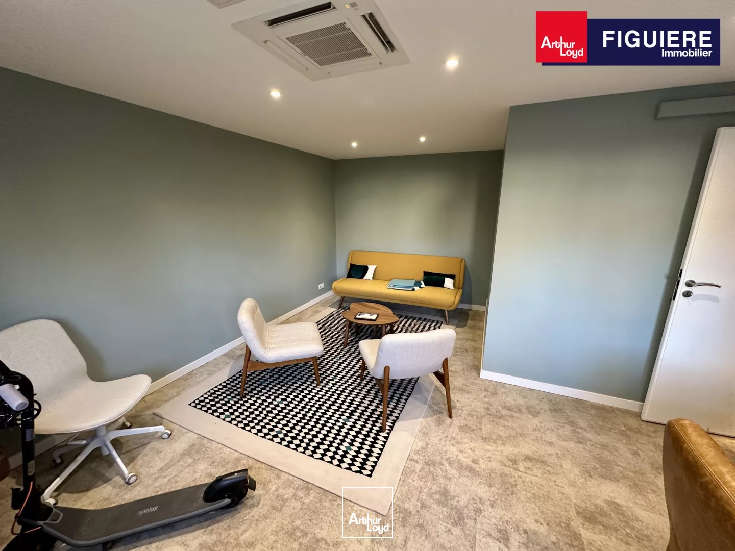 PETIT BUREAU EN CV D'AIX EN PROVENCE AVEC ESPACES PARTAGÉS