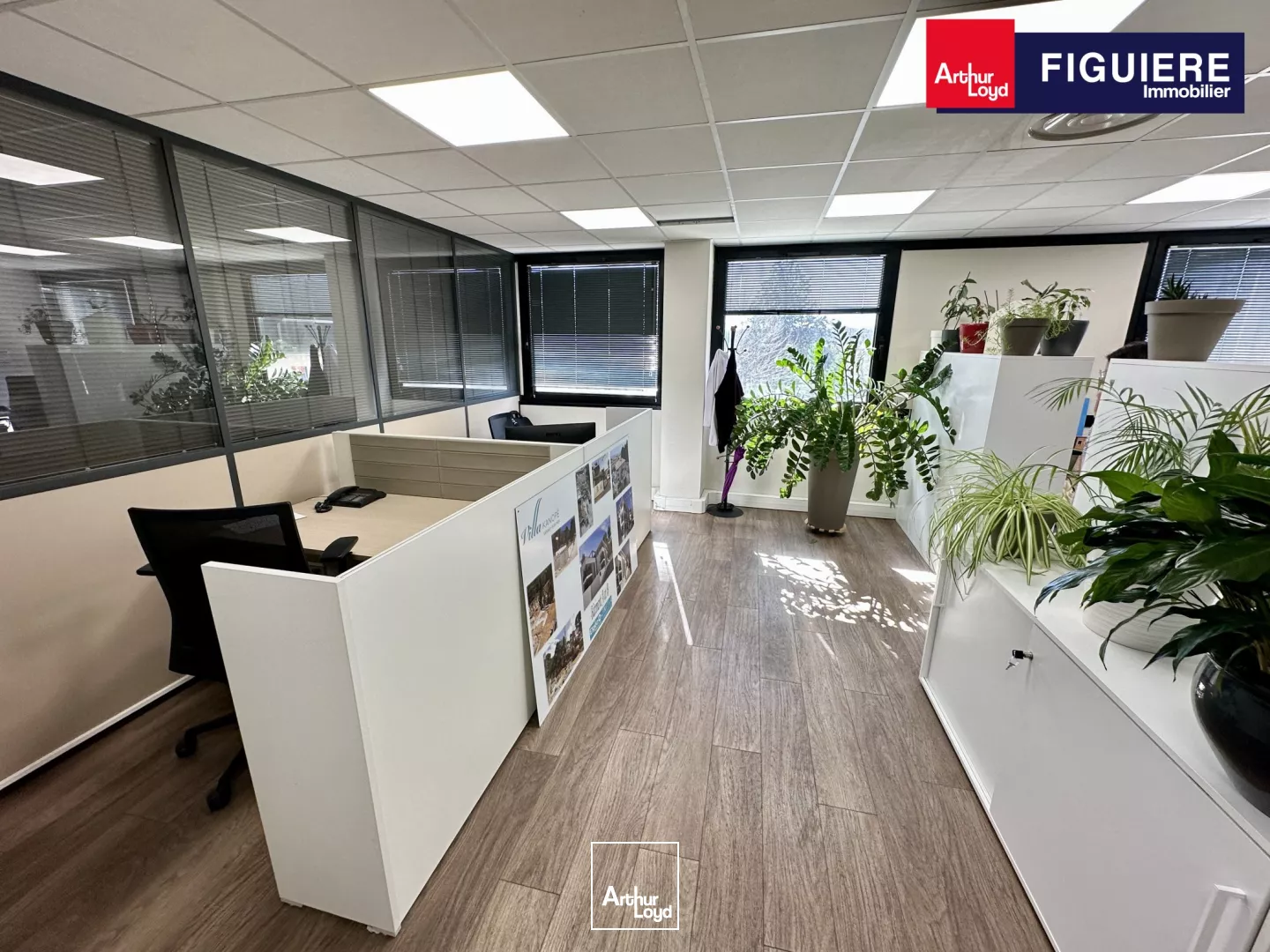 BUREAUX EN TRÈS BON ÉTAT À LOUER AVEC PARKING EN SOUS-SOL