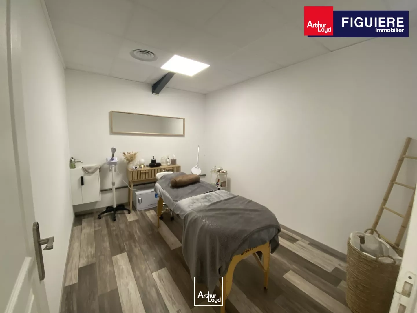 BUREAUX 90 M² A LOUER PELISSANNE