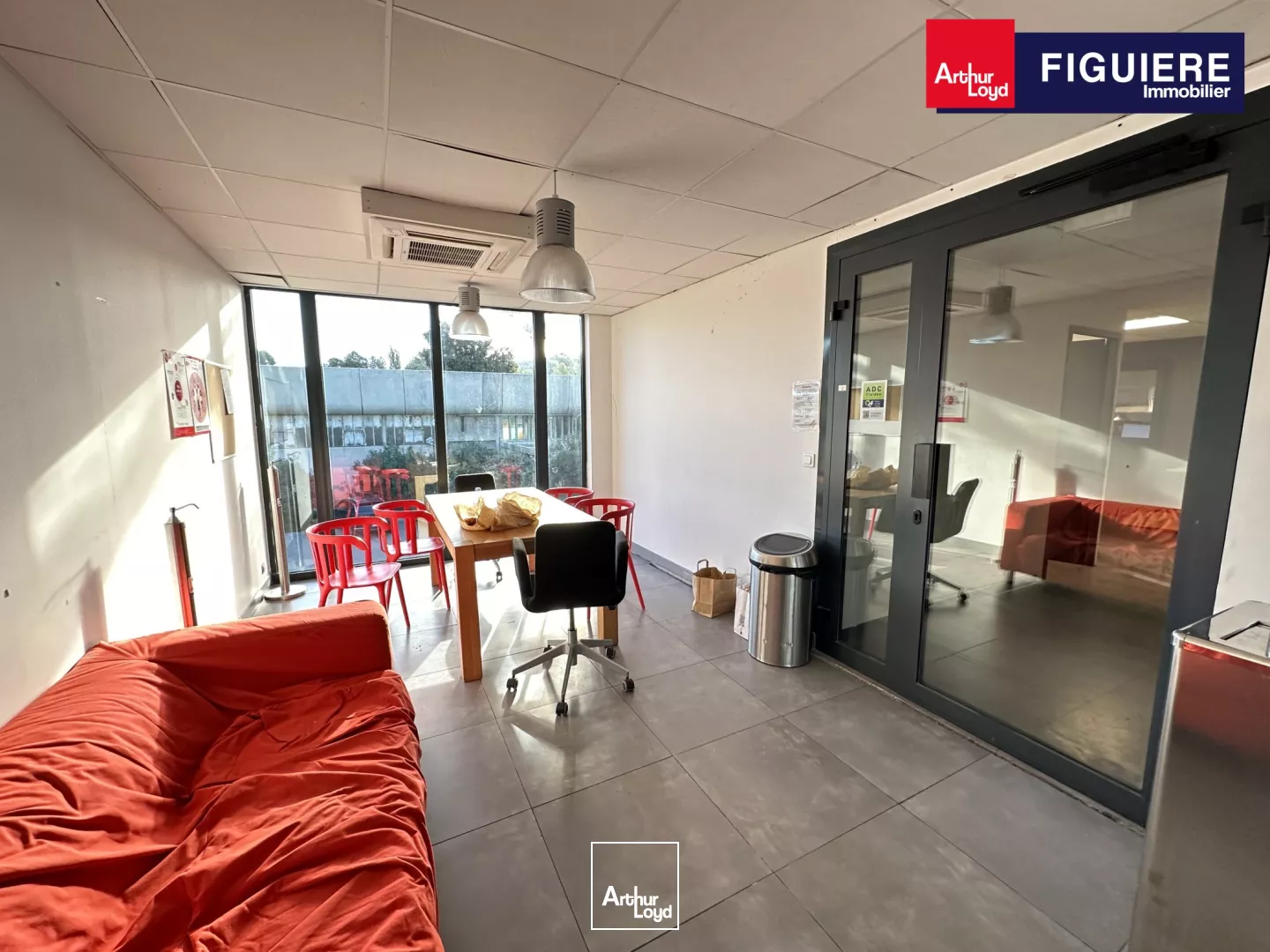 BUREAUX À LOUER ENTRE AIX ET MARSEILLE EN BORDURE D'AUTOROUTE