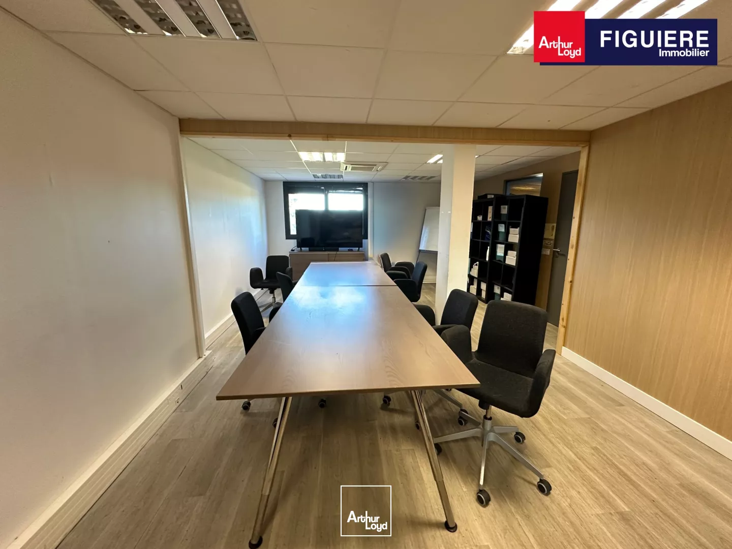 BUREAUX À LOUER ENTRE AIX ET MARSEILLE EN BORDURE D'AUTOROUTE