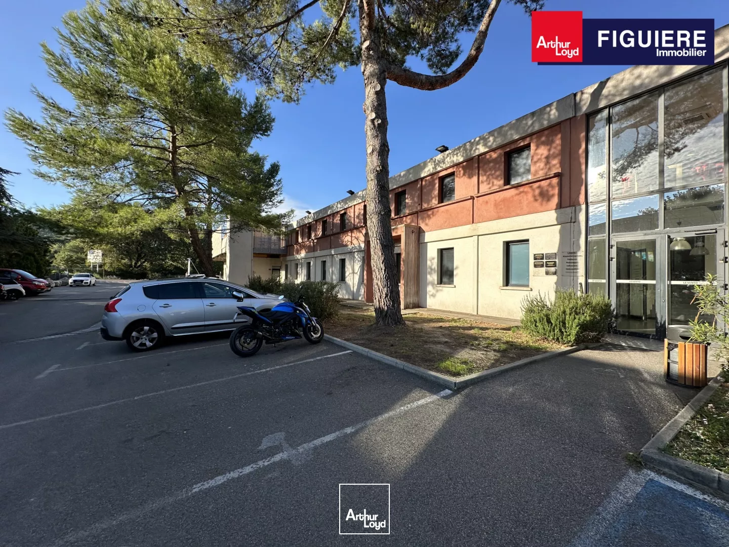 BUREAUX À LOUER ENTRE AIX ET MARSEILLE EN BORDURE D'AUTOROUTE