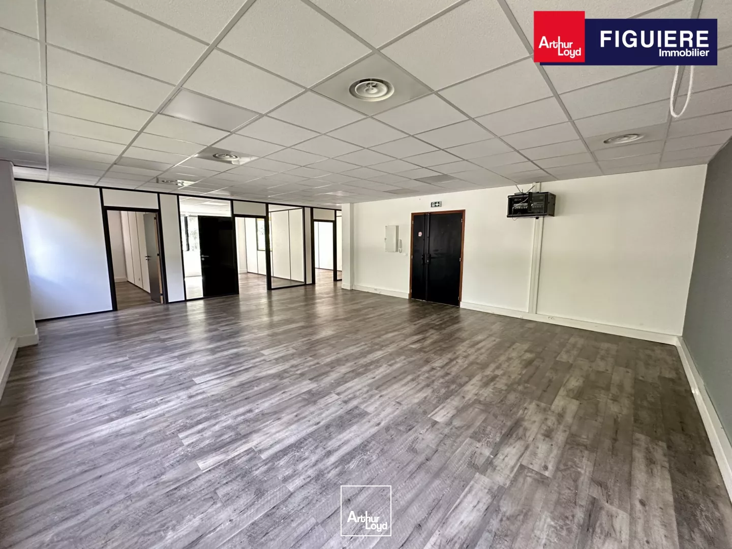 BUREAUX À LOUER DANS UN ENVIRONNEMENT CALME ET VERDOYANT