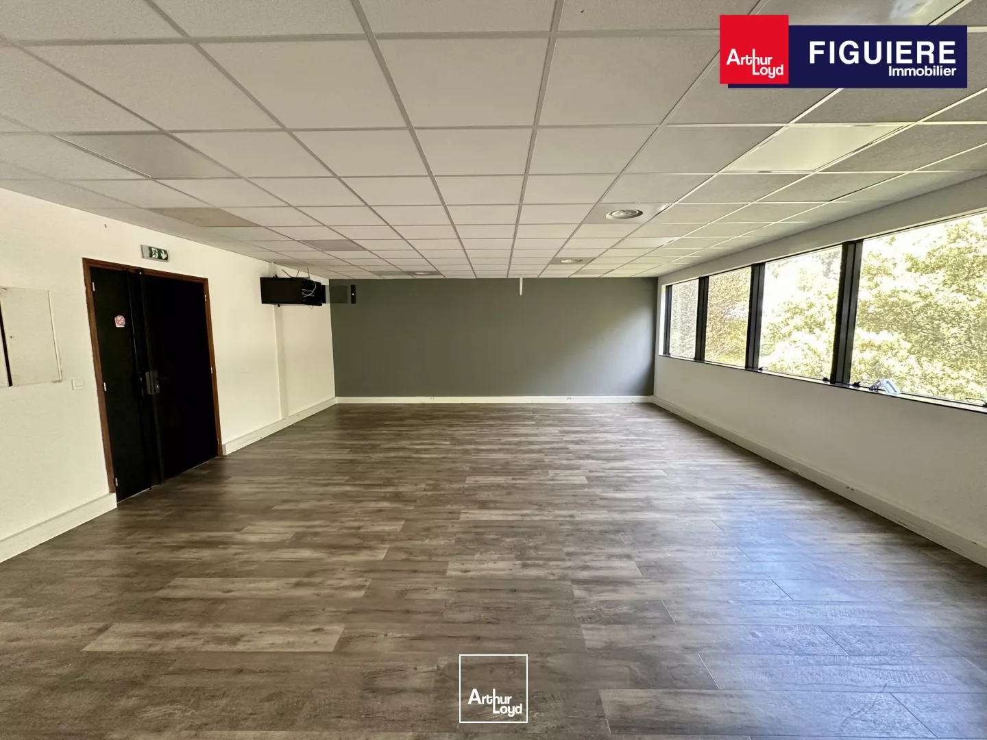 BUREAUX À LOUER DANS UN ENVIRONNEMENT CALME ET VERDOYANT