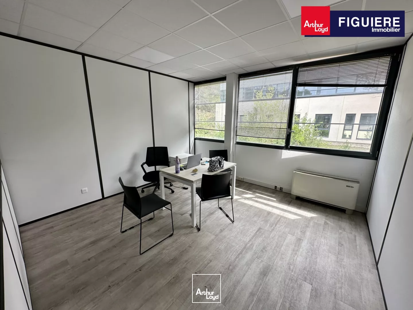 BUREAUX EN ETAGE À LOUER AU SEIN D'UN ENVIRONNEMENT AGRÉABLE