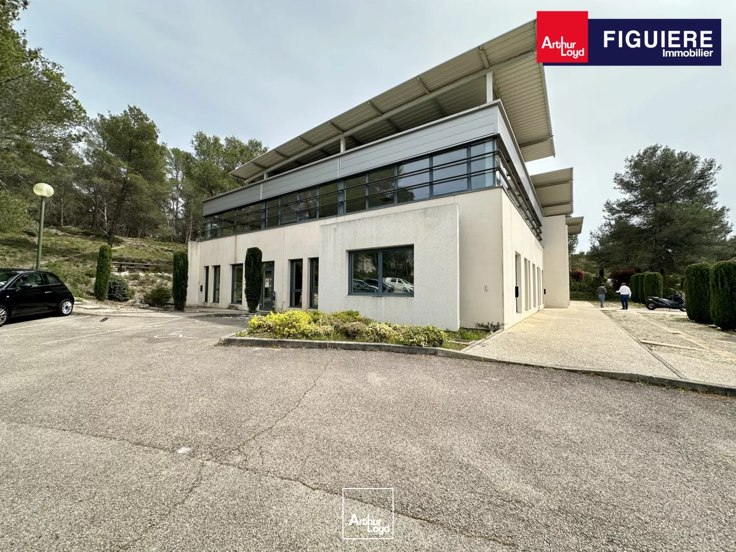 BUREAUX EN ETAGE À LOUER AU SEIN D'UN ENVIRONNEMENT AGRÉABLE
