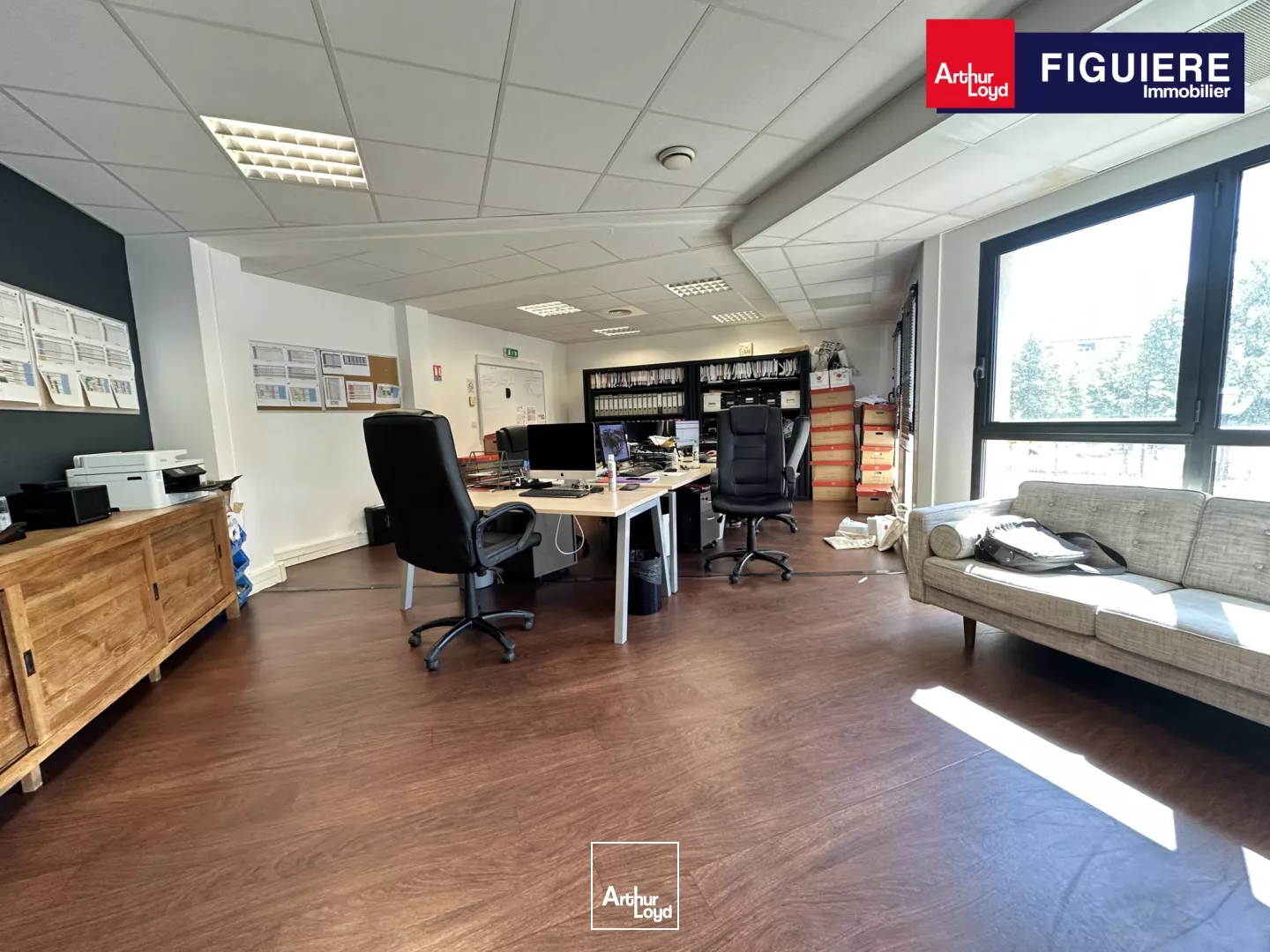 BUREAUX À LOUER EN TRÈS BON ÉTAT AVEC PARKING