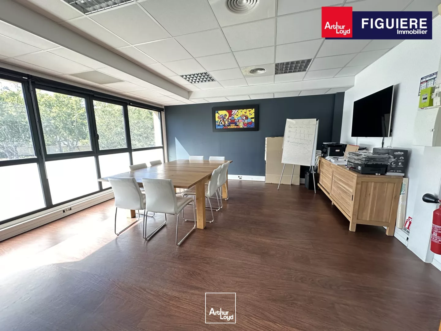 BUREAUX À LOUER EN TRÈS BON ÉTAT AVEC PARKING