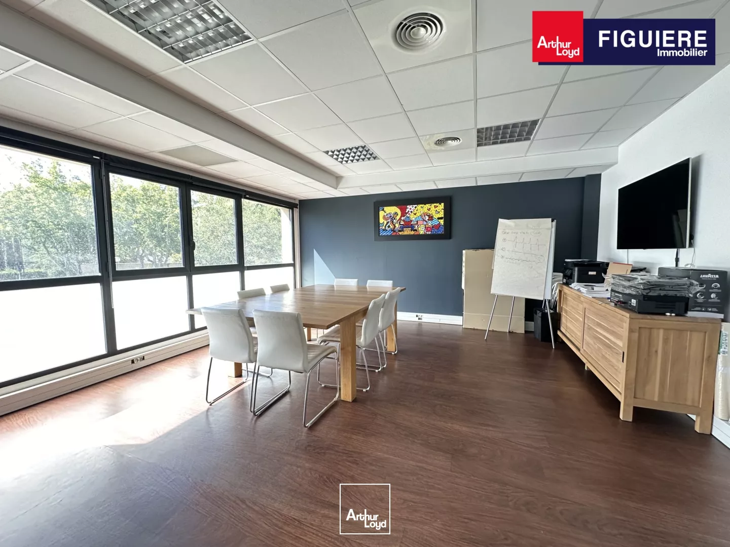 BUREAUX À LOUER EN TRÈS BON ÉTAT AVEC PARKING