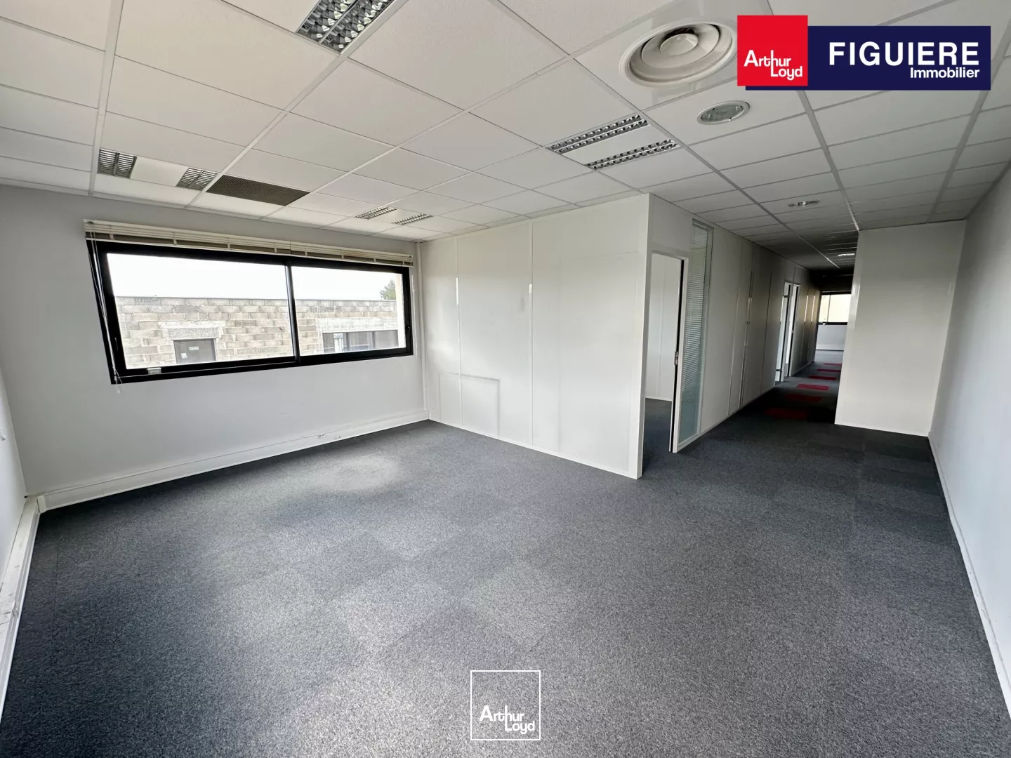 BUREAUX AMÉNAGÉS À VENDRE À EGUILLES 1ER ÉTAGE AVEC PARKING