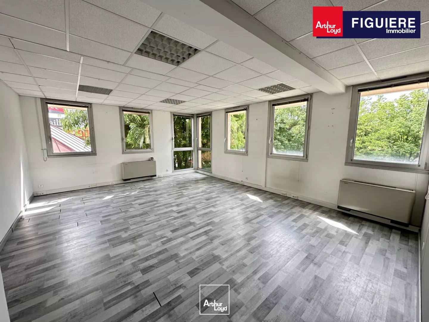 BUREAUX EN PÉRIPHÉRIE D'AIX EN PROVENCE À LOUER