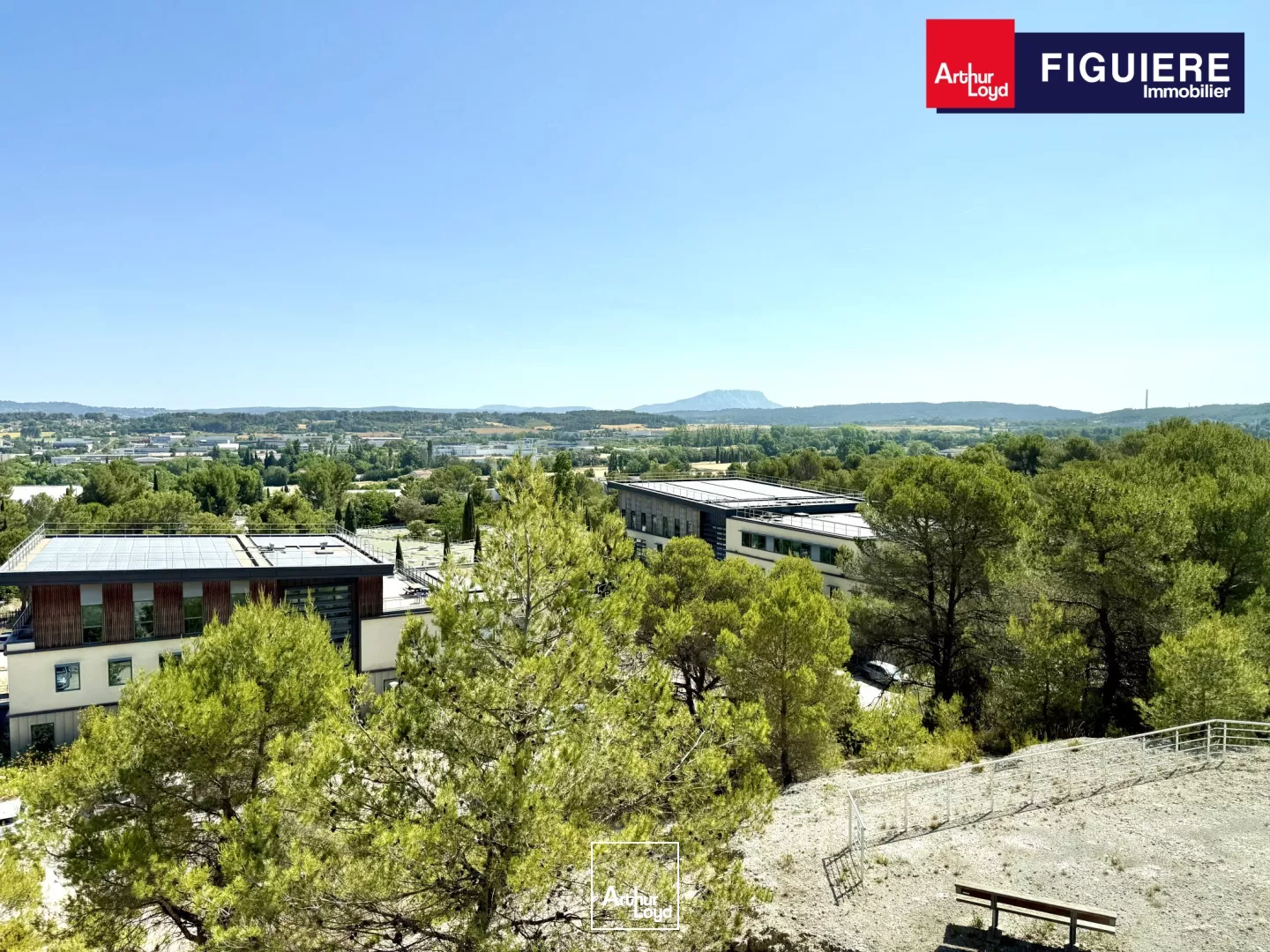 BUREAUX A LOUER SUR AIX EN PROVENCE AVEC VUE EXCEPTIONNELLE ET PARKINGS PRIVATIFS