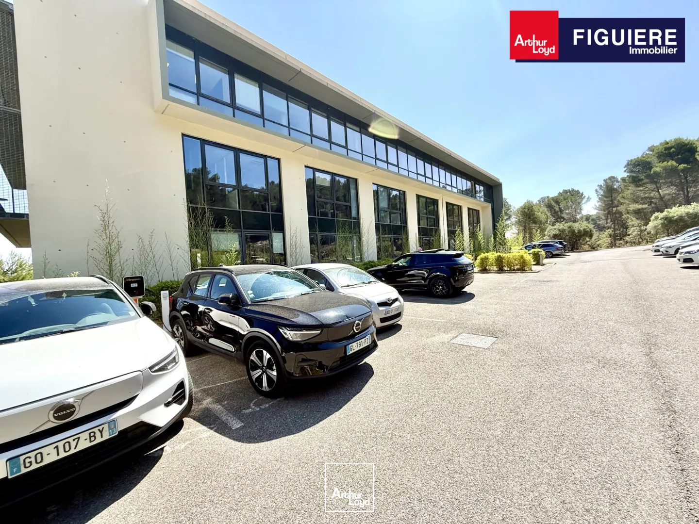 BUREAUX A LOUER SUR AIX EN PROVENCE AVEC VUE EXCEPTIONNELLE ET PARKINGS PRIVATIFS