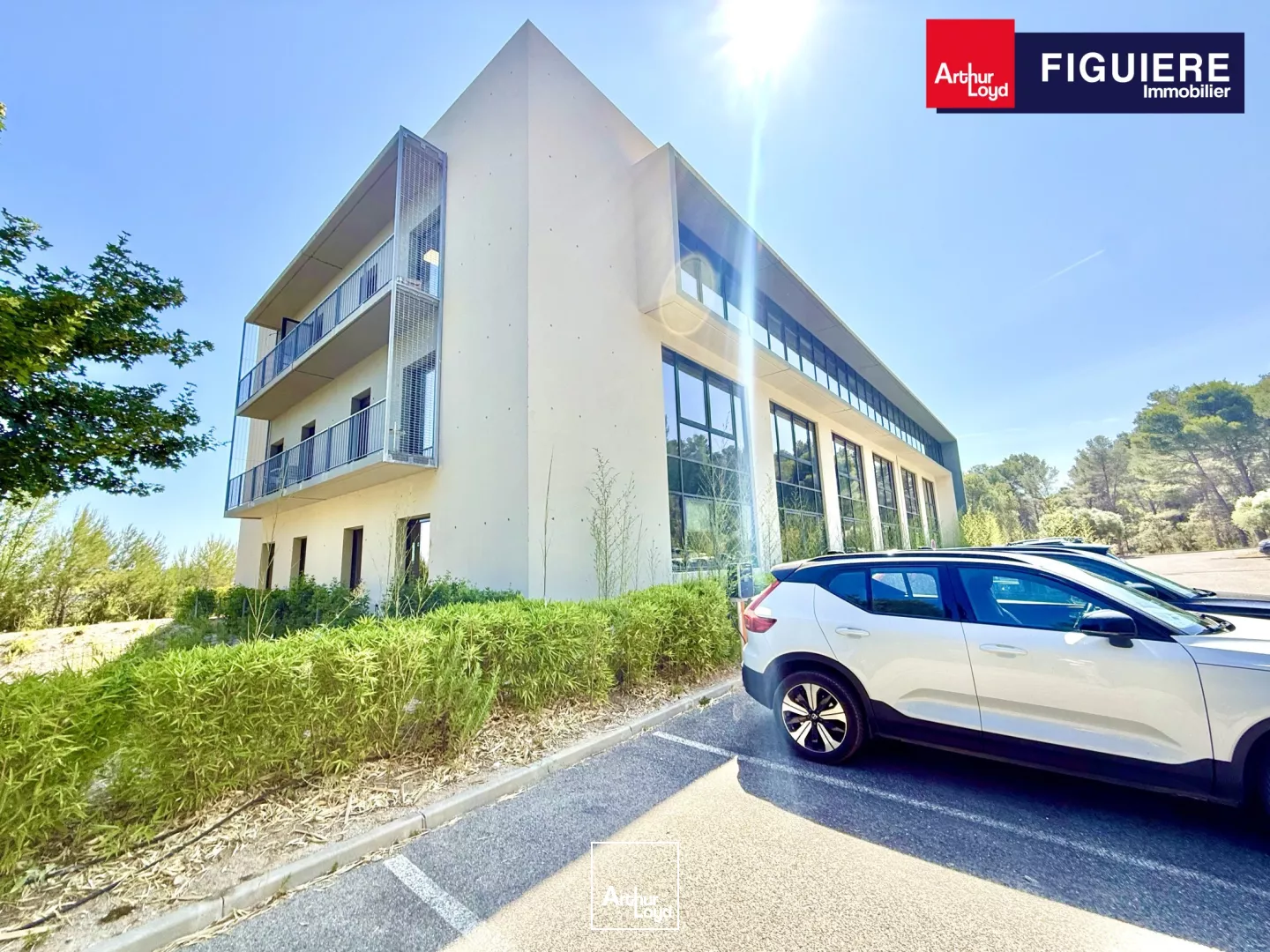 BUREAUX A LOUER SUR AIX EN PROVENCE AVEC VUE EXCEPTIONNELLE ET PARKINGS PRIVATIFS