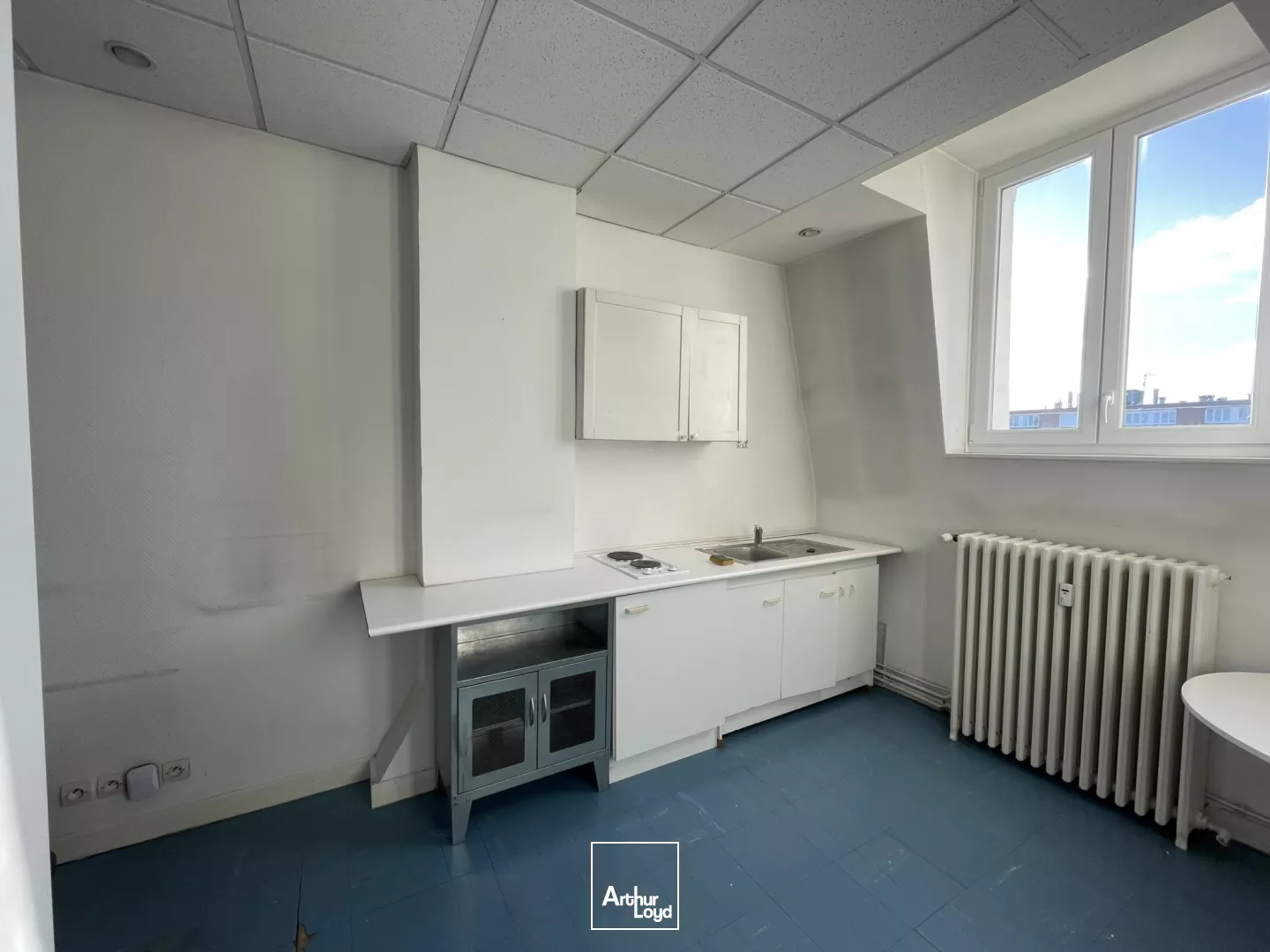 Bureaux lumineux à louer à Roubaix - 420 m² avec parkings, proche transports et centre-ville