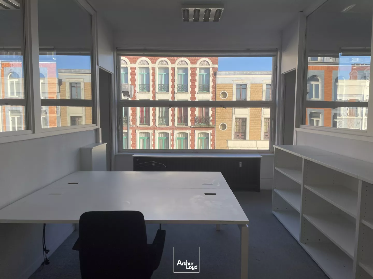 Bureaux lumineux à louer à Roubaix - 420 m² avec parkings, proche transports et centre-ville