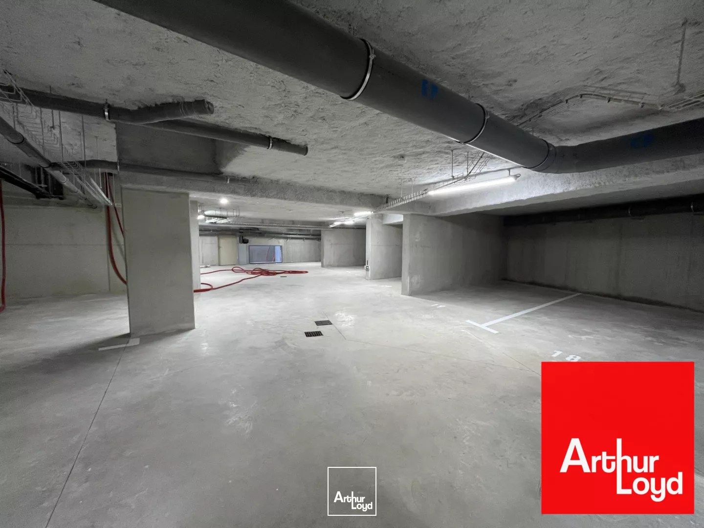 BUREAUX NEUFS AVEC TERRASSES ET PARKINGS - AXE PASSANT - St GELY DU FESC