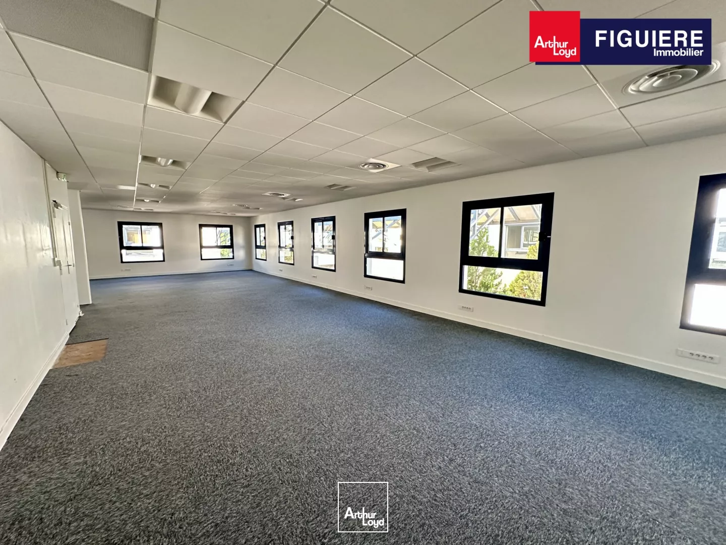 BUREAUX À LOUER EN PLEIN COEUR DU PÔLE D'ACTIVITÉ AVEC PKS