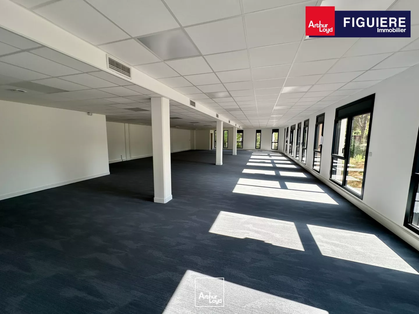 IMMEUBLE NEUF DE STANDING AVEC VISIBILITÉ ET PARKING