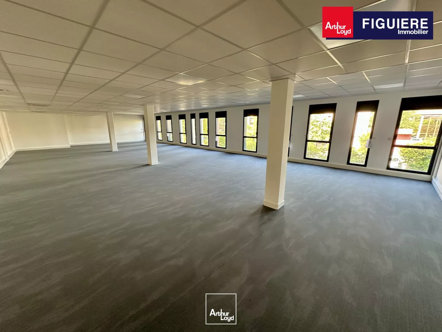 IMMEUBLE NEUF DE STANDING AVEC VISIBILITÉ ET PARKING