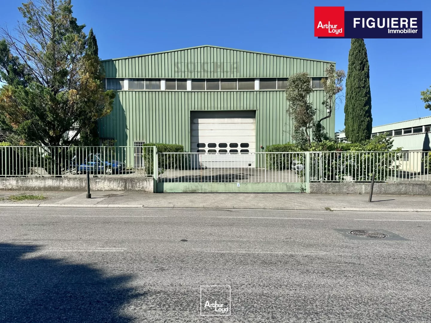 LOCAL AVEC PONT ROULANT