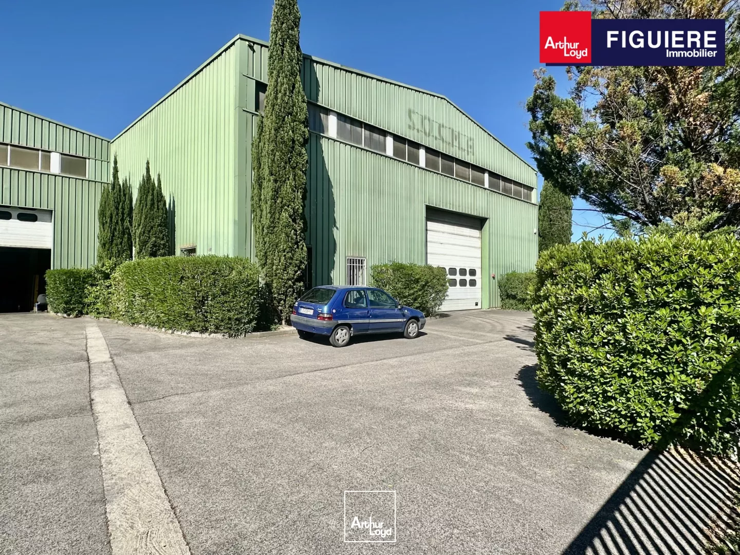 LOCAL AVEC PONT ROULANT