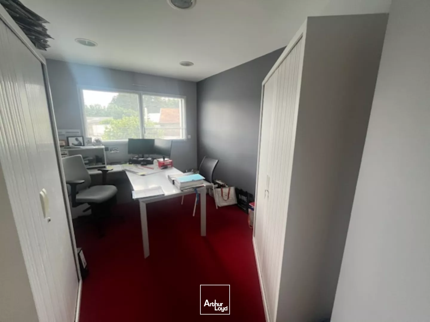 A LOUER - IMMEUBLE TERTIAIRE DE 619 M² - SAINT-MARTIN-DES-CHAMPS