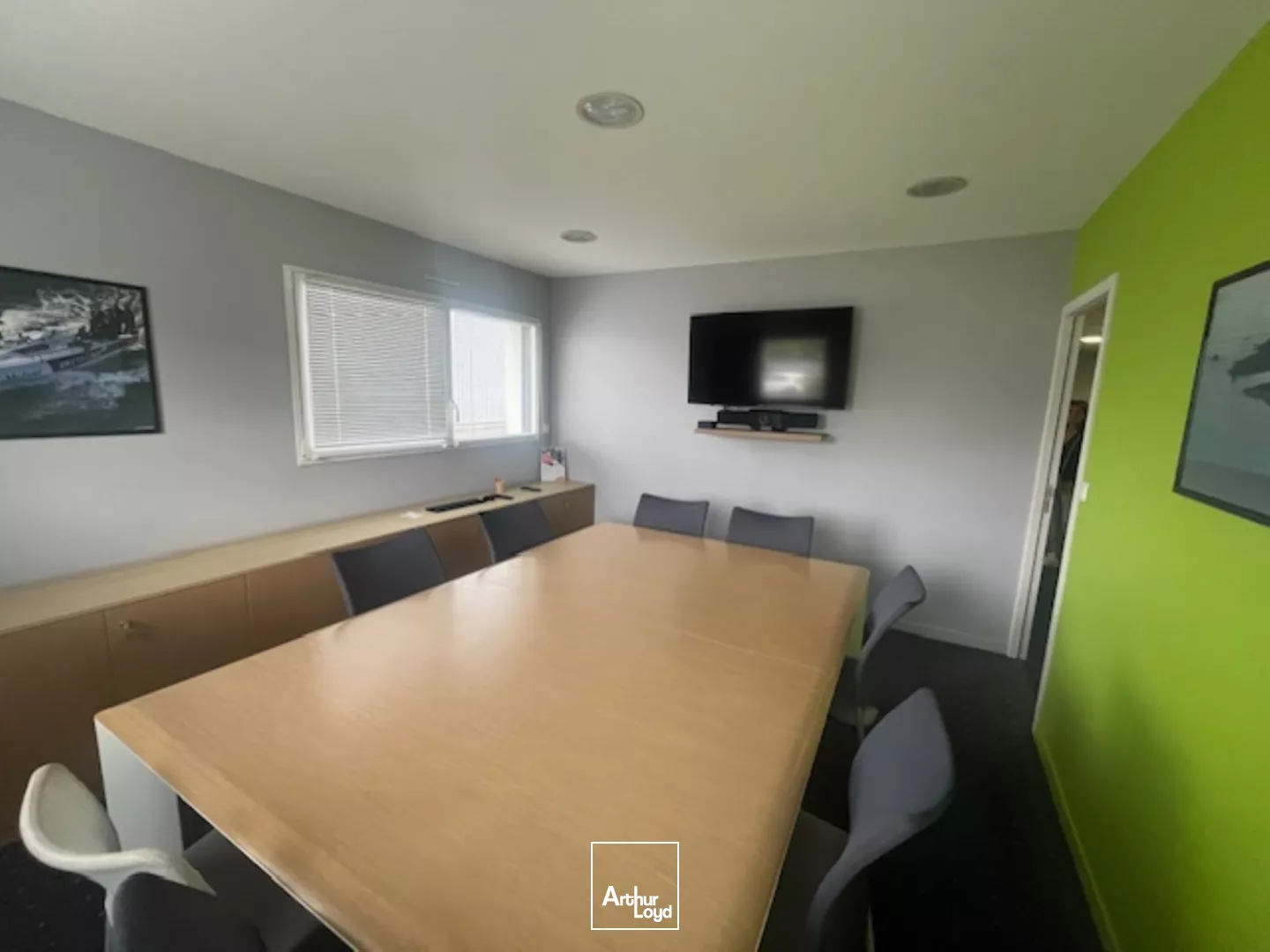 A LOUER - IMMEUBLE TERTIAIRE DE 619 M² - SAINT-MARTIN-DES-CHAMPS