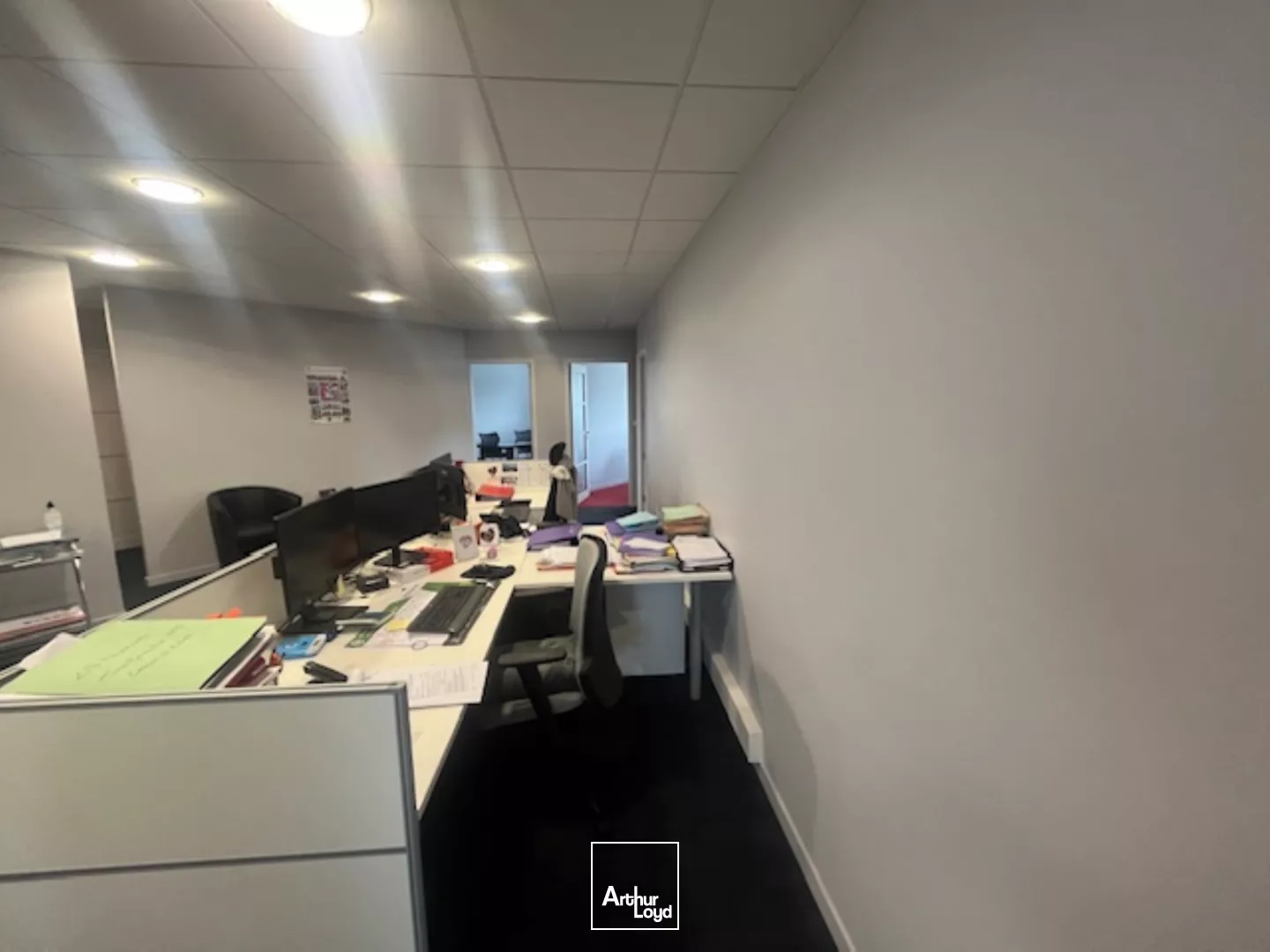 A LOUER - IMMEUBLE TERTIAIRE DE 619 M² - SAINT-MARTIN-DES-CHAMPS