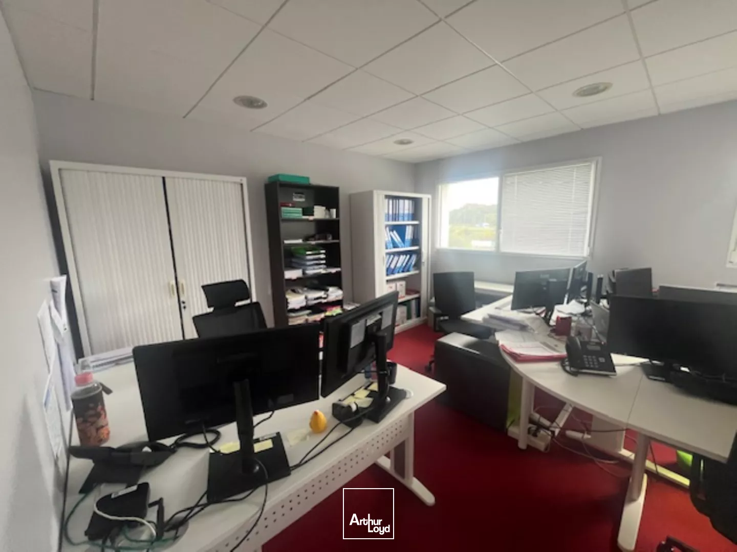 A LOUER - IMMEUBLE TERTIAIRE DE 619 M² - SAINT-MARTIN-DES-CHAMPS