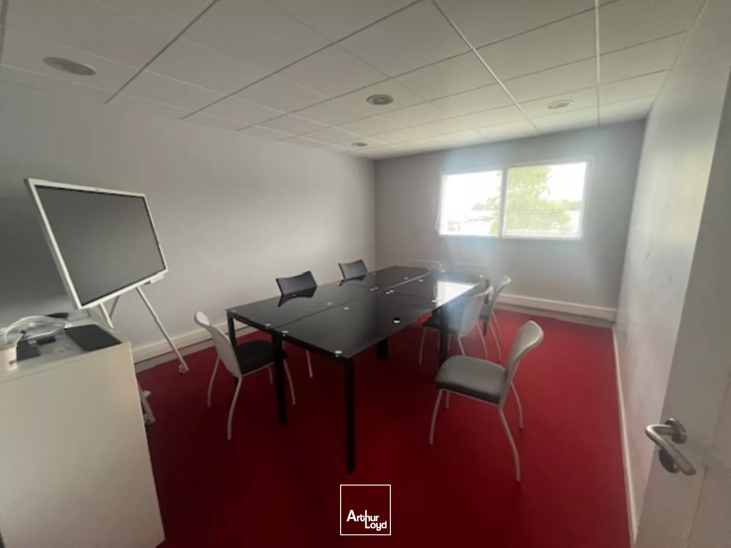 A LOUER - IMMEUBLE TERTIAIRE DE 619 M² - SAINT-MARTIN-DES-CHAMPS