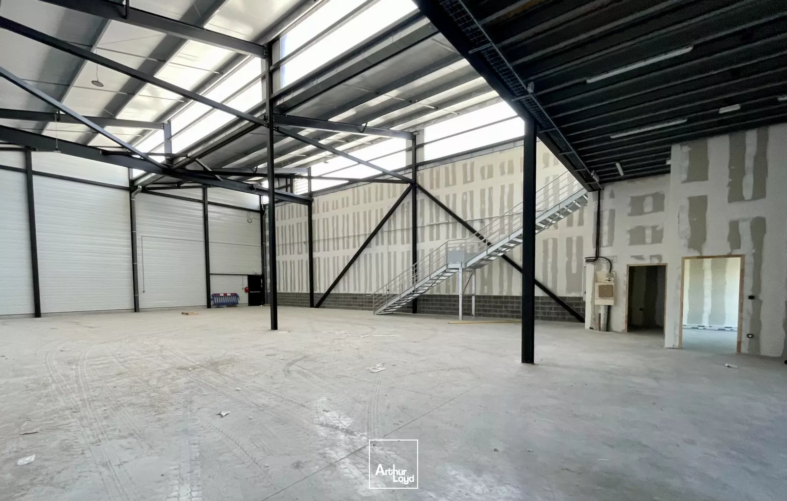 À LOUER - BUREAUX / ENTREPÔTS NEUFS EN ZI GRANDE SYNTHE 