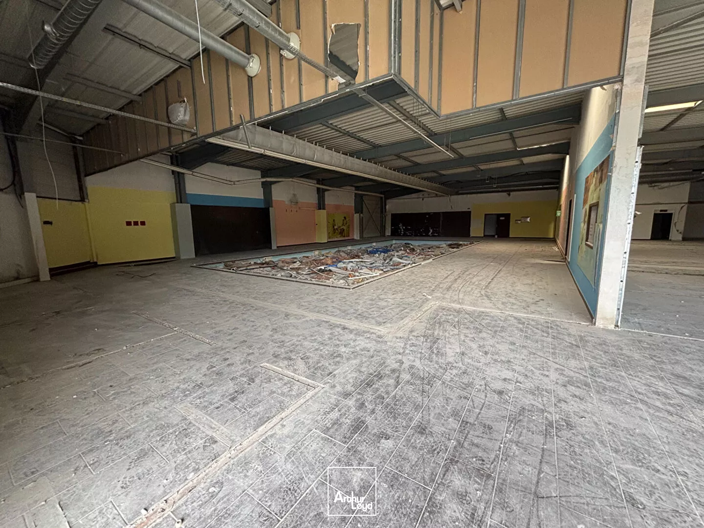 Belle opportunité pour ce local de 1 030 m² à louer secteur SUD