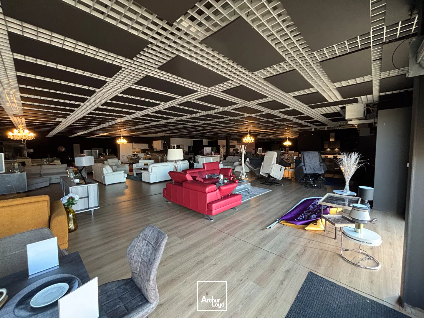 Au coeur de la zone commerciale SUD de Limoges, local commercial de 1 300 m² à louer