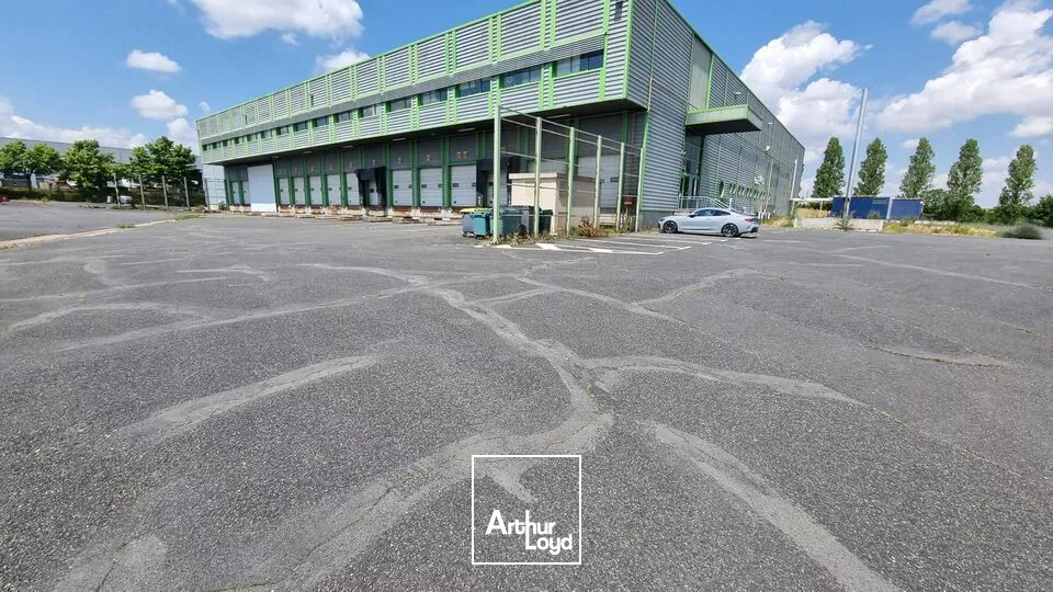 A LOUER LOCAL D'ACTIVITE LOGISTIQUE INDUSTRIEL DE 4563M² - POITIERS - REPUBLIQUE