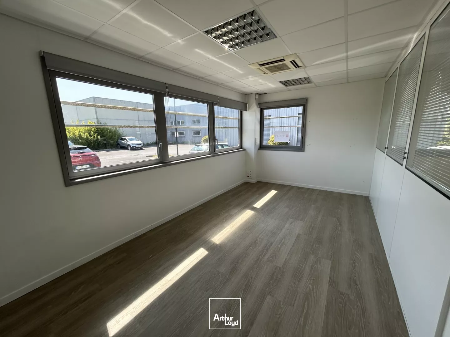 À louer - Bureaux lumineux de 105 m² à Boves, proche ZAC Jules Verne et accès direct Amiens