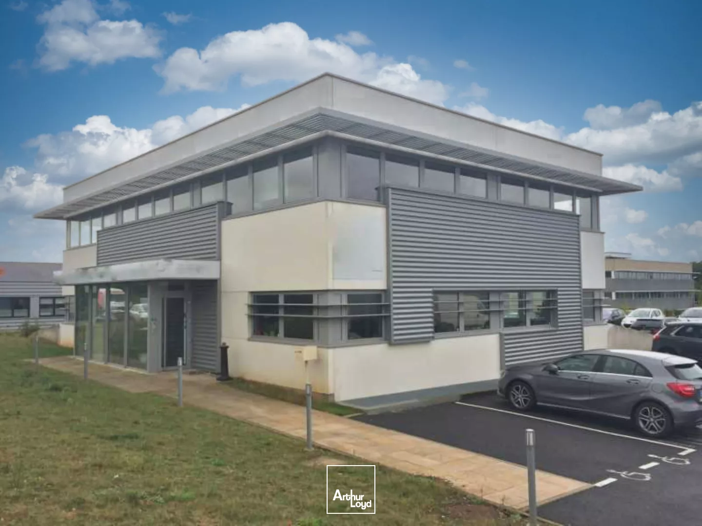 À louer - Bureaux lumineux de 105 m² à Boves, proche ZAC Jules Verne et accès direct Amiens