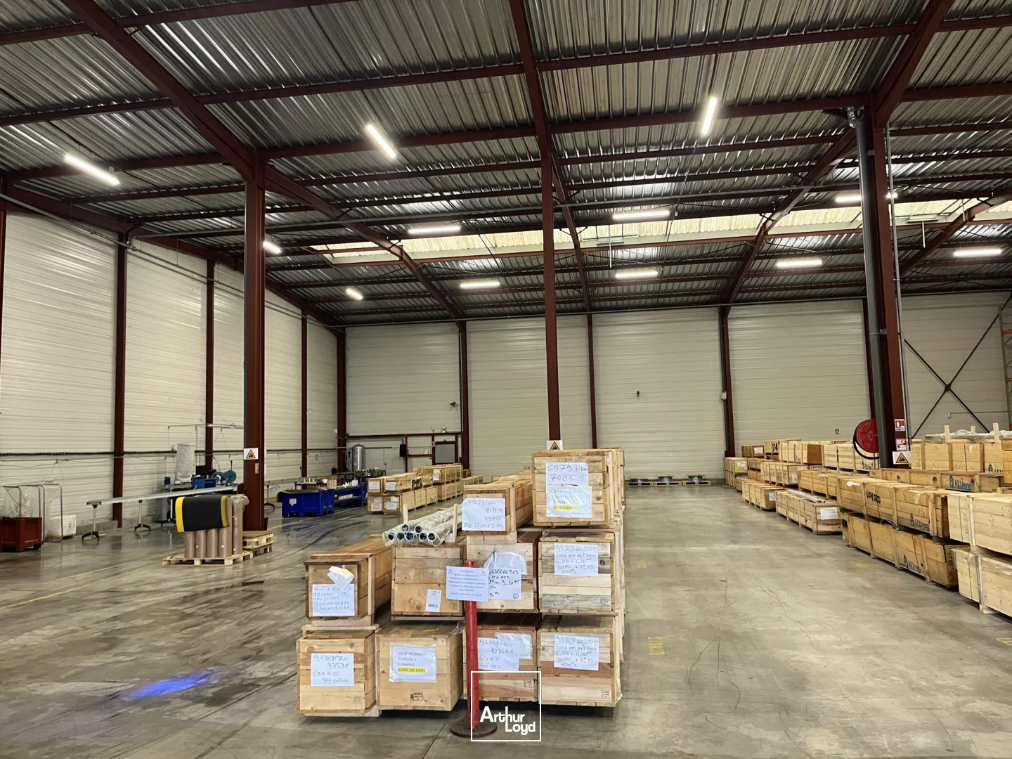 Local d'activité à louer St Ay 1240 m2