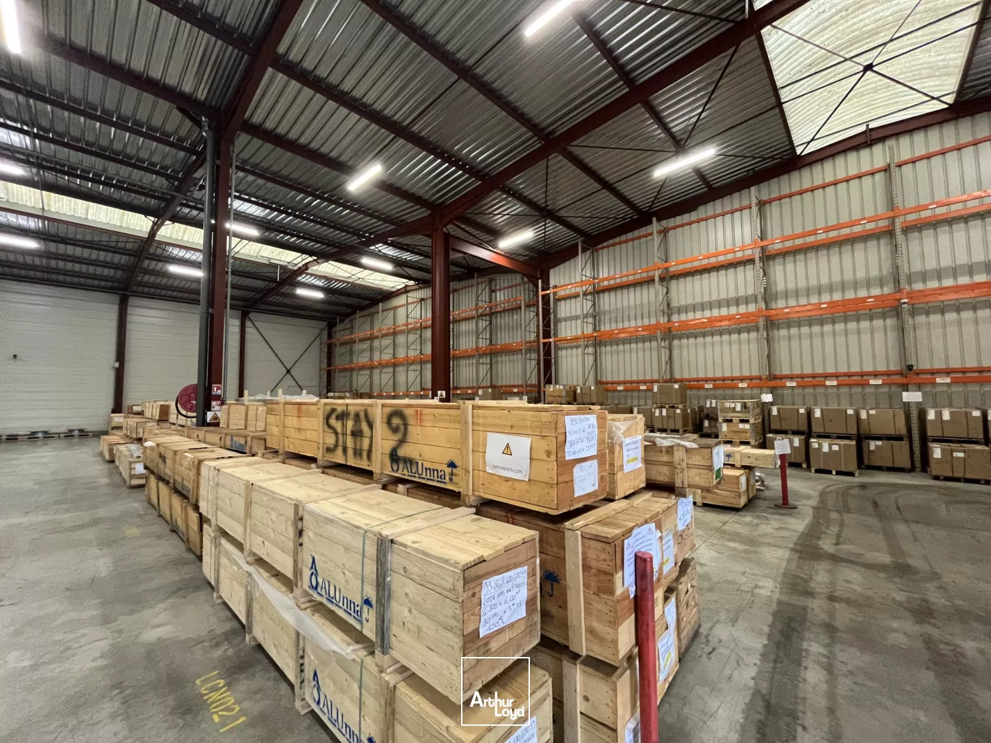 Local d'activité à louer St Ay 1240 m2