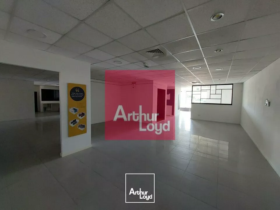 COURNON A LOUER LOCAL COMMERCIAL 560M² 