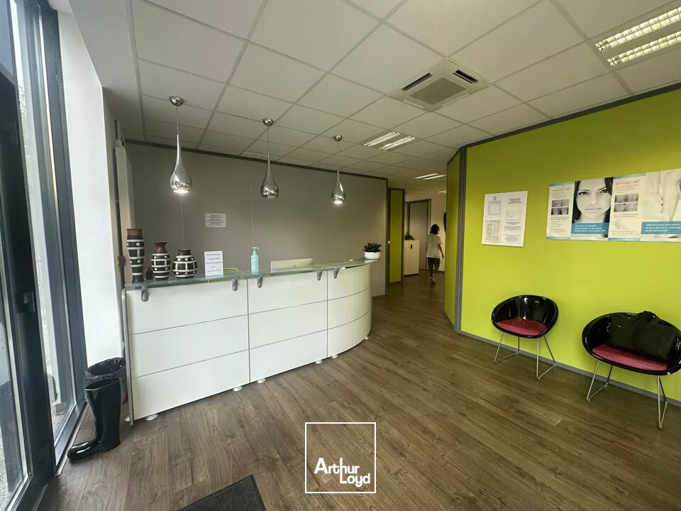 LOCAL COMMERCIAL à LOUER de 90.02 m²