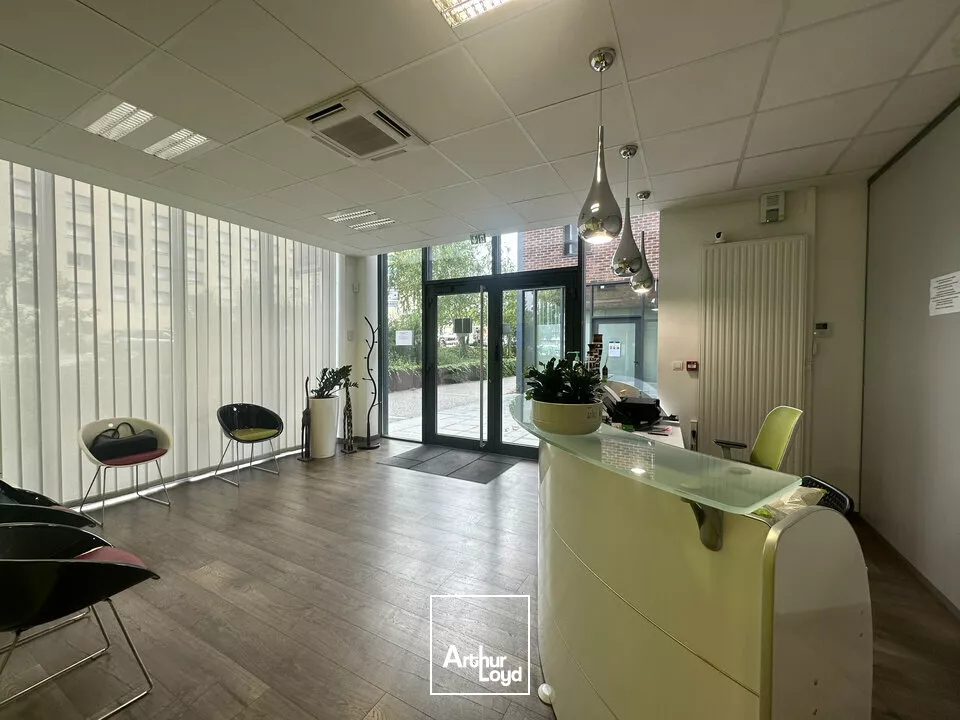 LOCAL COMMERCIAL à LOUER de 90.02 m²