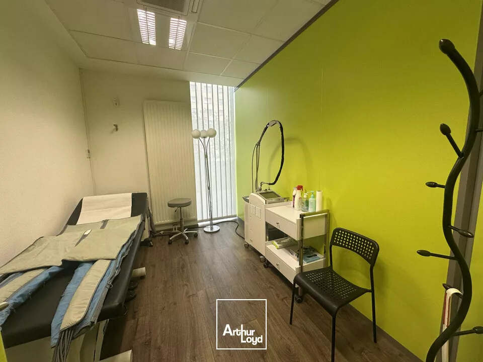 LOCAL COMMERCIAL à LOUER de 90.02 m²